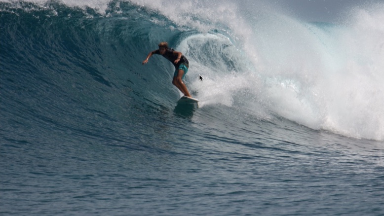 Surfing on Thulusdhoo